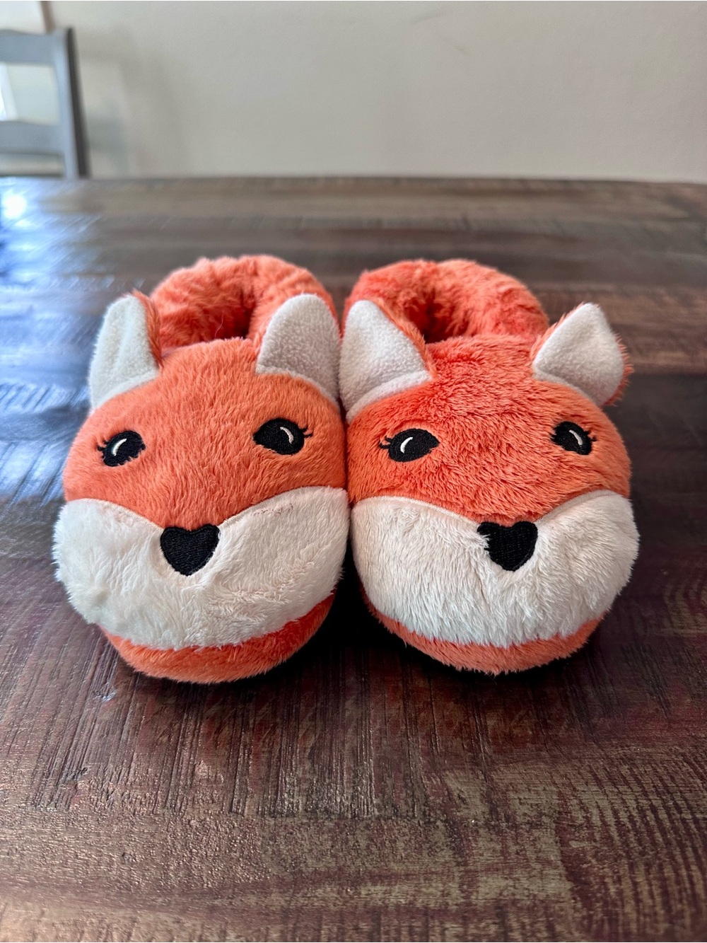 dearfoams Orange & White Fox Plush Slippers for Kids